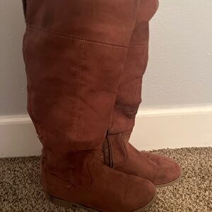 Girls boots